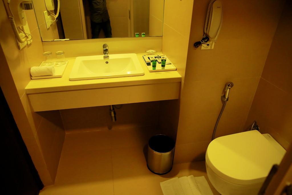 Best Western Jubilee Ridge Hyderabad Bagian luar foto